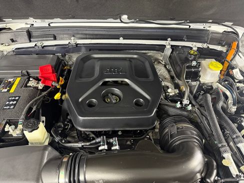 Used 2024 Jeep Wrangler High Altitude AWD/4WD image 33