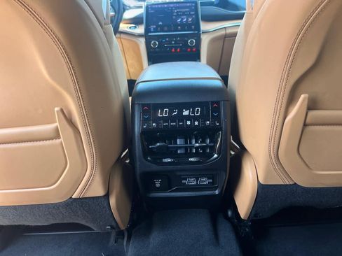 Used 2023 Jeep Grand Cherokee L Summit AWD/4WD image 31