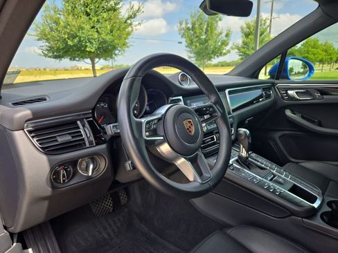 Used 2020 Porsche Macan AWD/4WD image 2