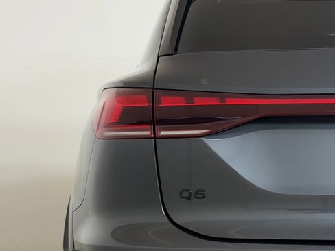 Used 2025 Audi Q6 e-tron Premium Plus w/ Premium Plus AWD/4WD image 30