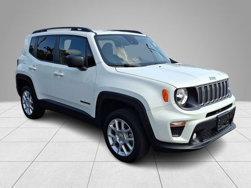 Used 2023 Jeep Renegade Latitude w/ Premium Group AWD/4WD image 4
