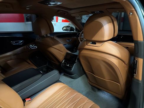 Used 2022 Bentley Flying Spur V8 AWD/4WD image 24