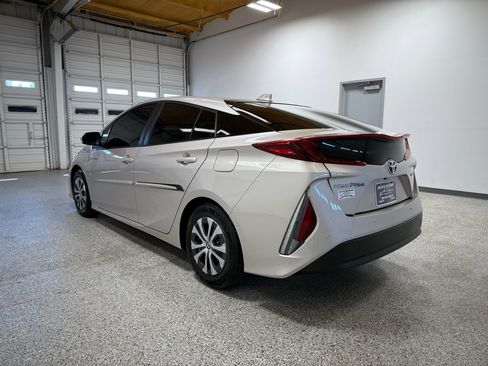 Used 2021 Toyota Prius Prime Limited image 2