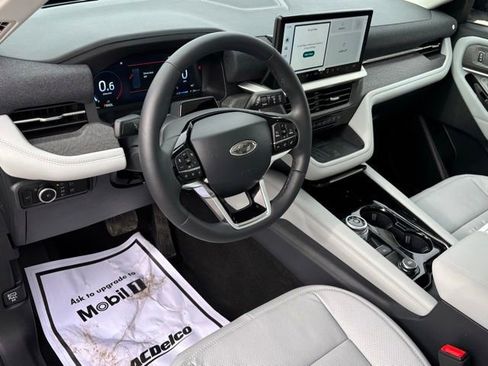 Certified 2025 Ford Explorer Platinum w/ Ultimate Package image 10