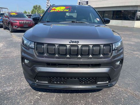 Used 2022 Jeep Compass Latitude w/ Convenience Group AWD/4WD image 2