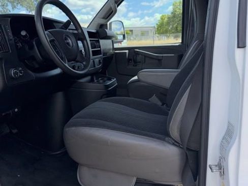 Used 2021 GMC Savana 2500 w/ Driver Convenience Package image 6