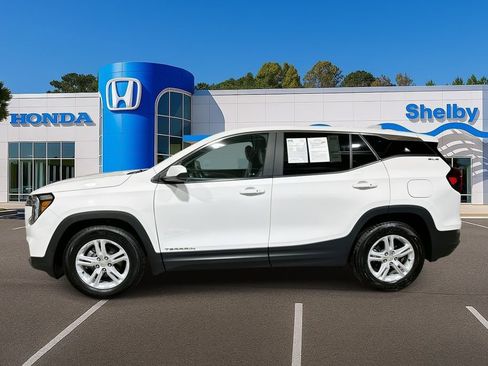 Used 2024 GMC Terrain SLE image 5