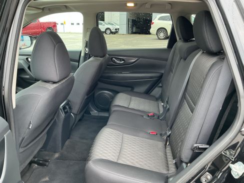 Used 2017 Nissan Rogue SV w/ Sun & Sound Touring Package AWD/4WD image 10