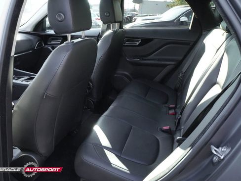 Used 2019 Jaguar F-PACE Premium image 23