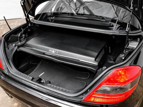 Used 2011 Mercedes-Benz SLK 300 image 39