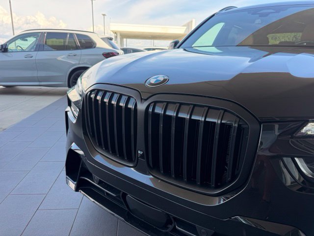 Used 2026 BMW X7 xDrive40i w/ M Sport Package AWD/4WD image 2