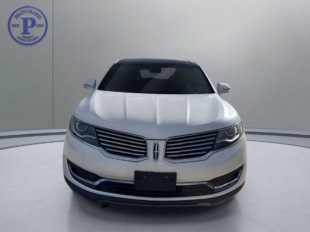 Used 2018 Lincoln MKX Reserve AWD/4WD image 2