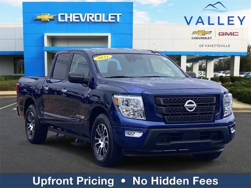 Used 2021 Nissan Titan SV image 1