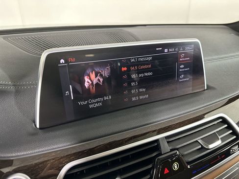 Used 2022 BMW 740i xDrive w/ Luxury Rear Seating Package image 16