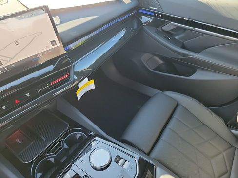 New 2025 BMW 530i xDrive w/ Premium Package image 18