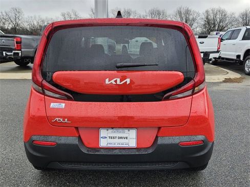 Used 2022 Kia Soul LX image 9