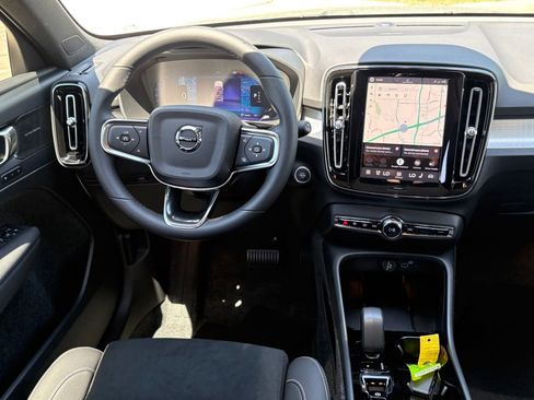 New 2026 Volvo XC40 B5 Ultra w/ Protection Package Premier image 11