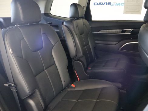 Used 2025 Kia Telluride EX w/ EX Captain's Chair Package image 21