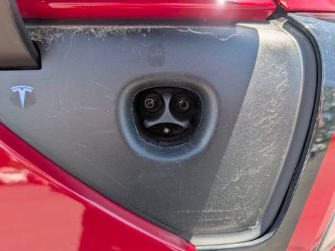 Used 2023 Tesla Model Y Performance AWD/4WD image 13