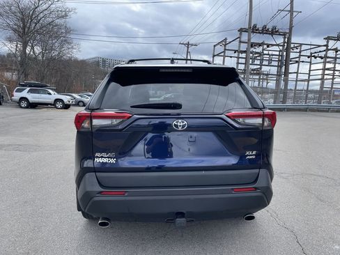 Used 2021 Toyota RAV4 XLE Premium image 4