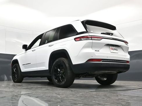 Used 2025 Jeep Grand Cherokee Altitude AWD/4WD image 58