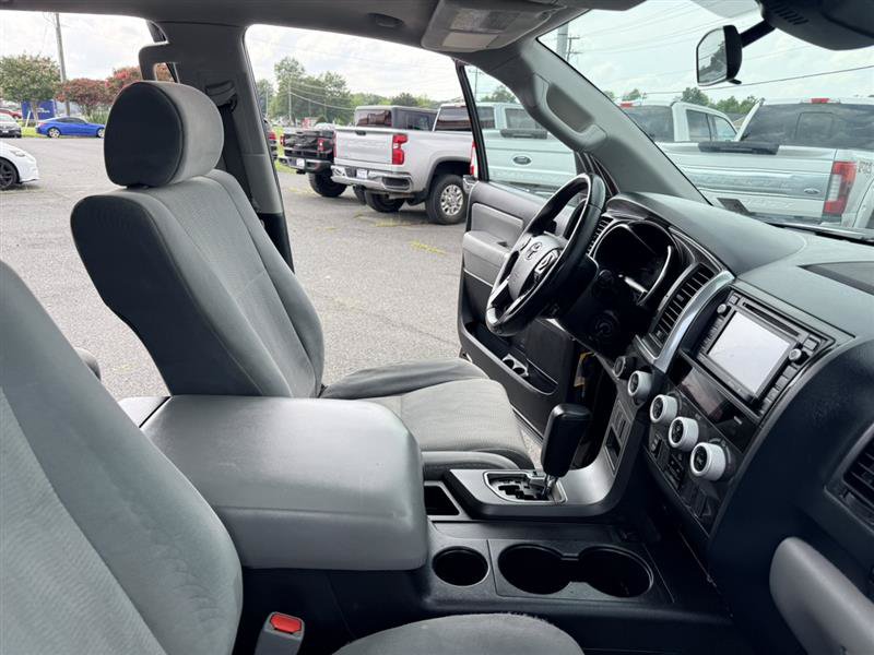 Used 2018 Toyota Sequoia SR5 w/ Carpet Cargo Mat Package AWD/4WD image 13