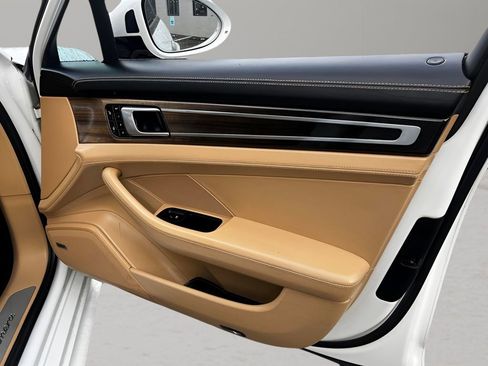 Used 2018 Porsche Panamera image 32