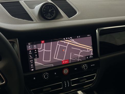 Used 2025 Porsche Macan image 23