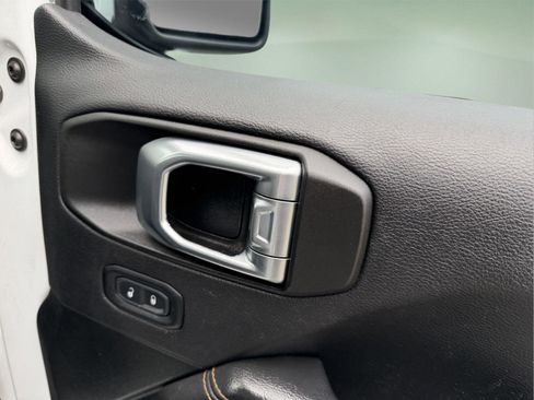 Used 2021 Jeep Wrangler Unlimited Sahara image 32