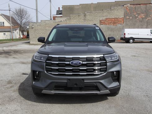 New 2026 Ford Explorer Active w/ Active Comfort Package AWD/4WD image 3