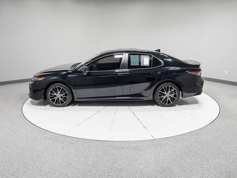 Used 2023 Toyota Camry SE image 30