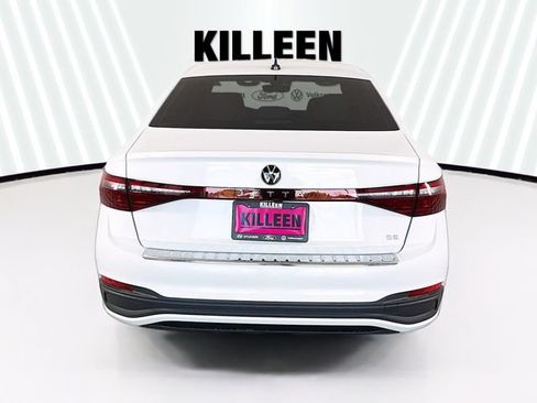 Used 2025 Volkswagen Jetta SE FWD image 6
