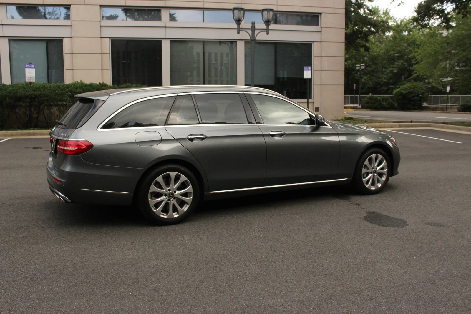 Used 2018 Mercedes-Benz E 400 4MATIC Wagon w/ Premium 3 Package image 7