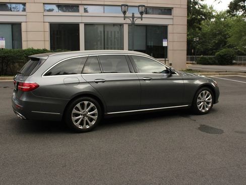 Used 2018 Mercedes-Benz E 400 4MATIC Wagon w/ Premium 3 Package image 7