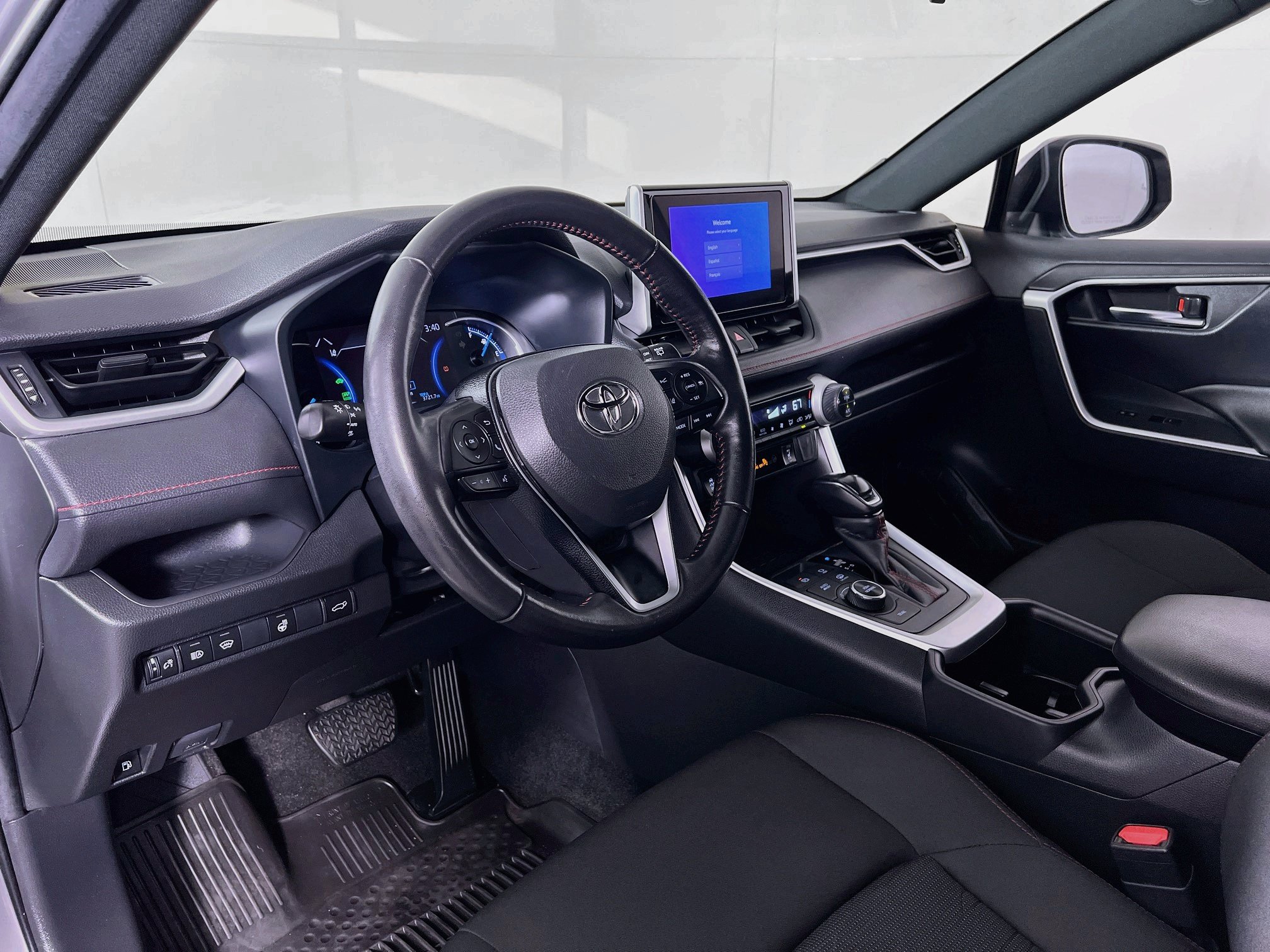 Used 2024 Toyota RAV4 SE w/ Weather & Moonroof Package AWD/4WD image 9