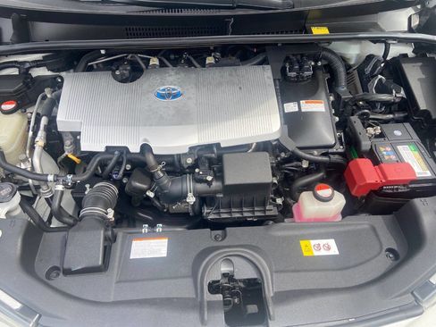 Used 2016 Toyota Prius Three Touring w/ Preferred Accessory Package image 20