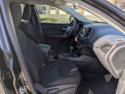 Used 2019 Jeep Cherokee Latitude w/ Popular Appearance Group FWD image 26