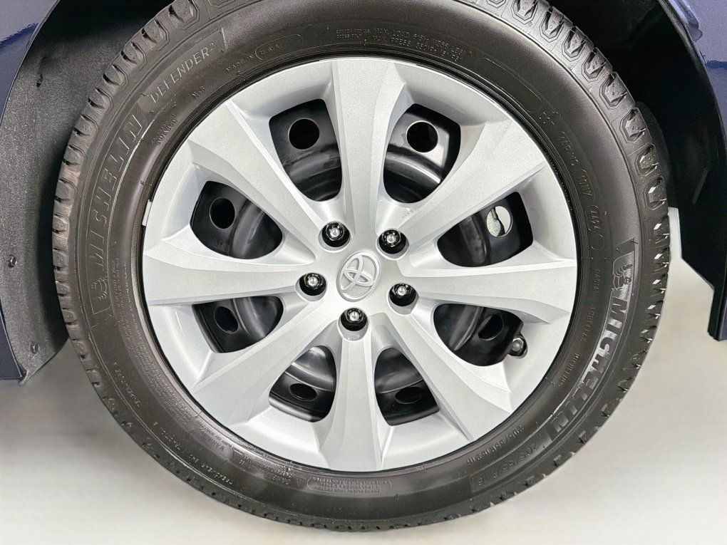 Used 2022 Toyota Corolla LE FWD image 32