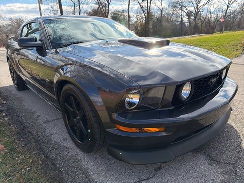 Used 2007 Ford Mustang GT Premium image 2