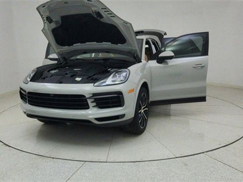 Used 2022 Porsche Cayenne image 71