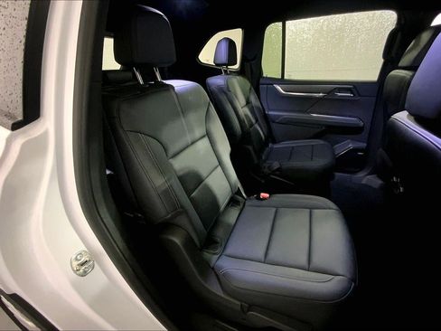 Used 2026 GMC Acadia Elevation w/ Elevation Premium Package FWD image 23