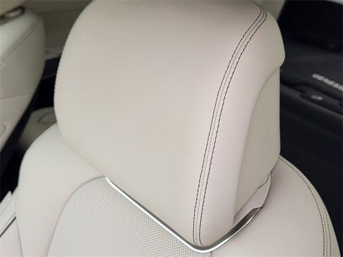 Used 2025 Genesis GV70 2.5T w/ Advanced Package image 11