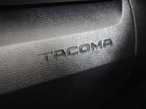 Used 2017 Toyota Tacoma SR image 38