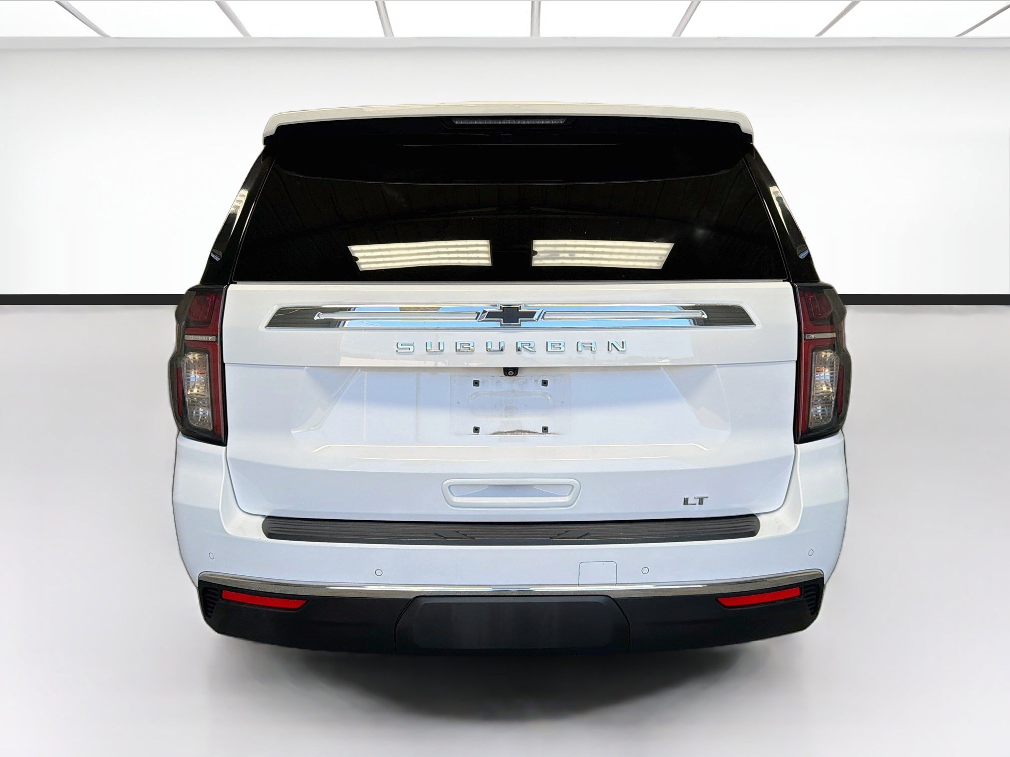 Used 2022 Chevrolet Suburban LT w/ Luxury Package RWD image 5