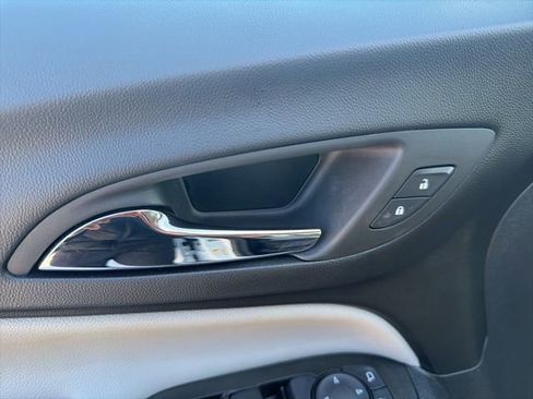 Used 2023 Chevrolet Equinox LT w/ Driver Convenience Package image 19