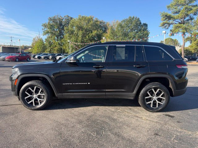 Used 2024 Jeep Grand Cherokee Limited AWD/4WD image 9