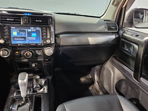Used 2022 Toyota 4Runner TRD Off-Road Premium AWD/4WD image 11