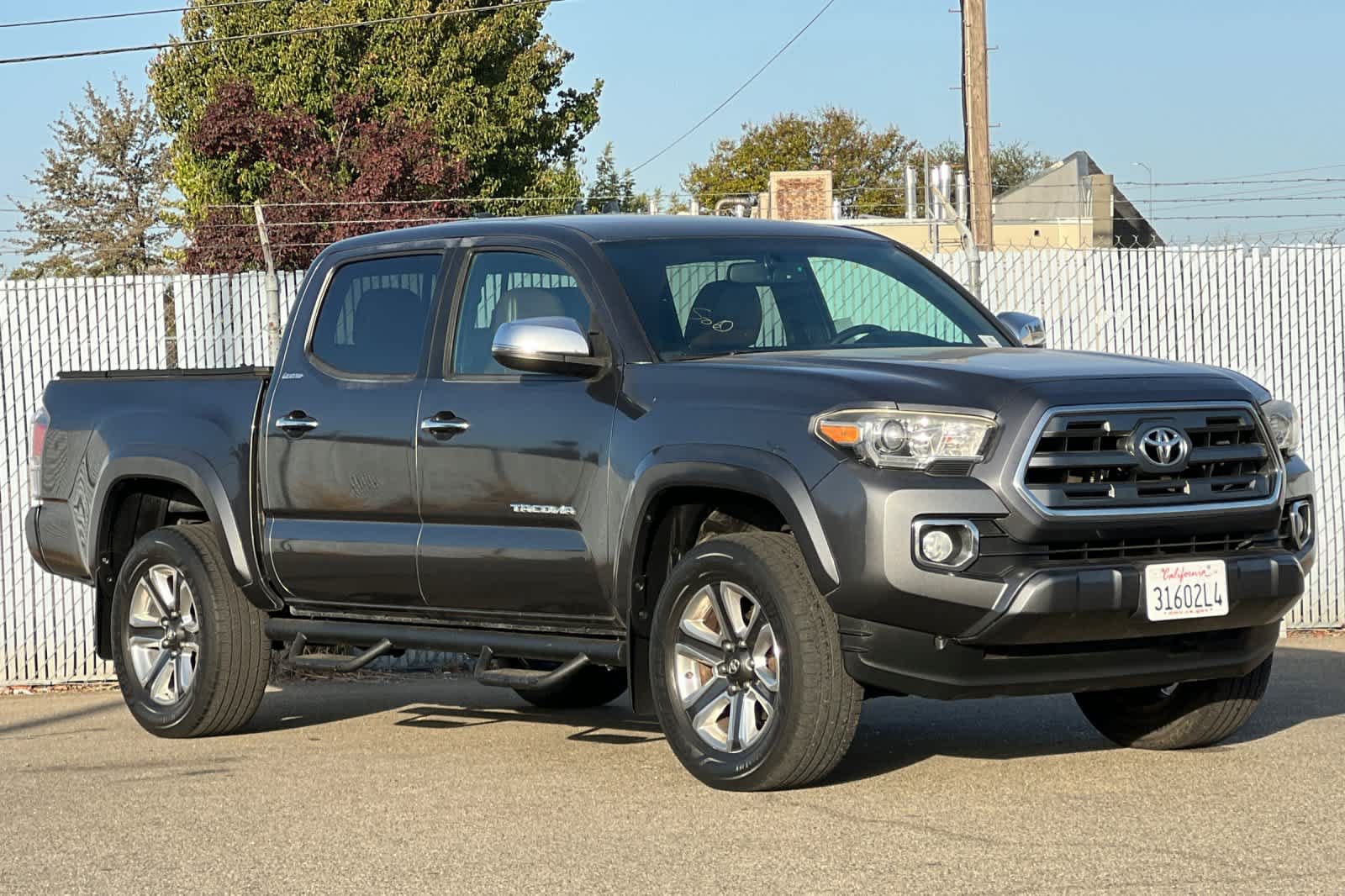 Used 2016 Toyota Tacoma Limited w/ Towing Package RWD image 7