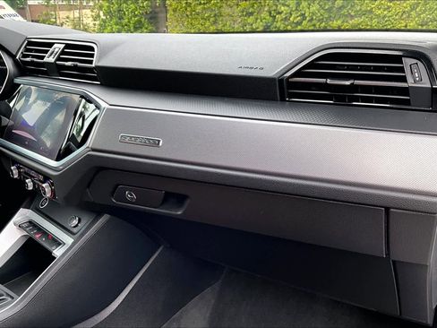 Used 2022 Audi Q3 2.0T Premium w/ Convenience Package image 17