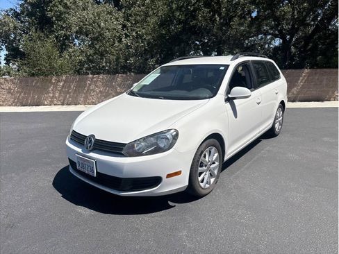 Used 2012 Volkswagen Jetta SportWagen FWD image 3